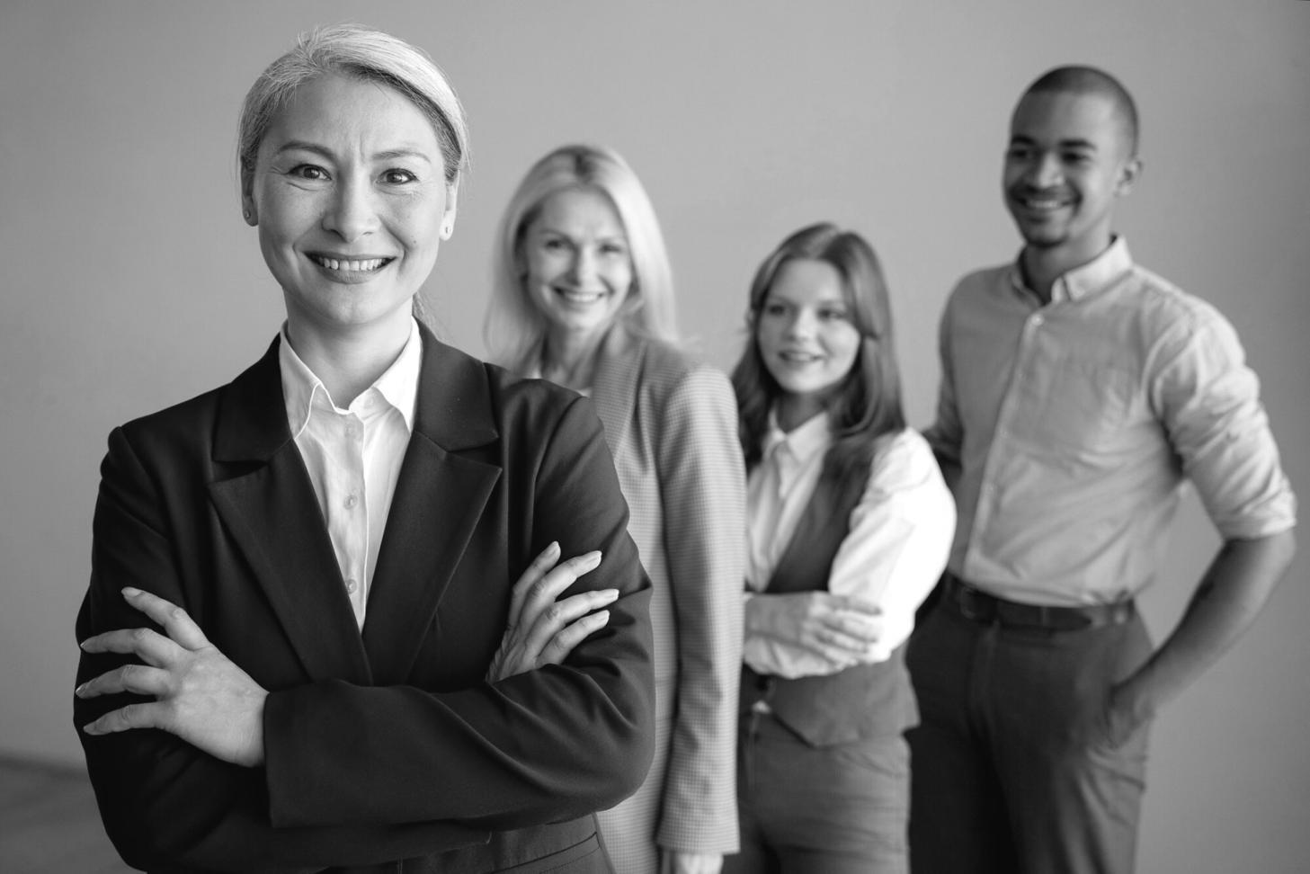 Equipo de kelpixzelvyn trabajando en estrategias de presupuesto empresarial